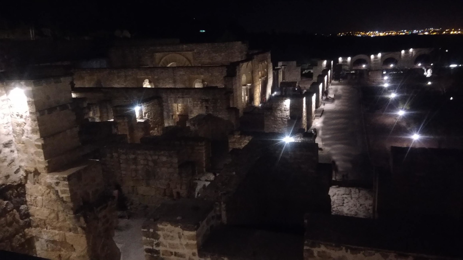 Noche calurosa, nevada y mágina de Madinat Al-Zahra